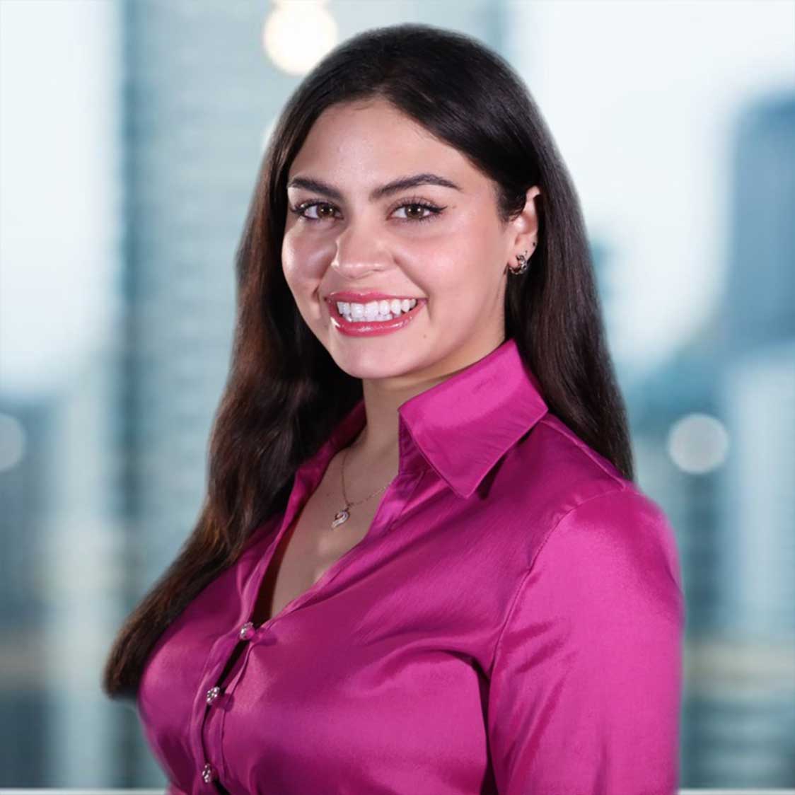 Stacy Carrizales – Bilingual Digital Creator and Creative Director of Vemos Vamos, crafting authentic, community-driven storytelling that celebrates culture and connection.